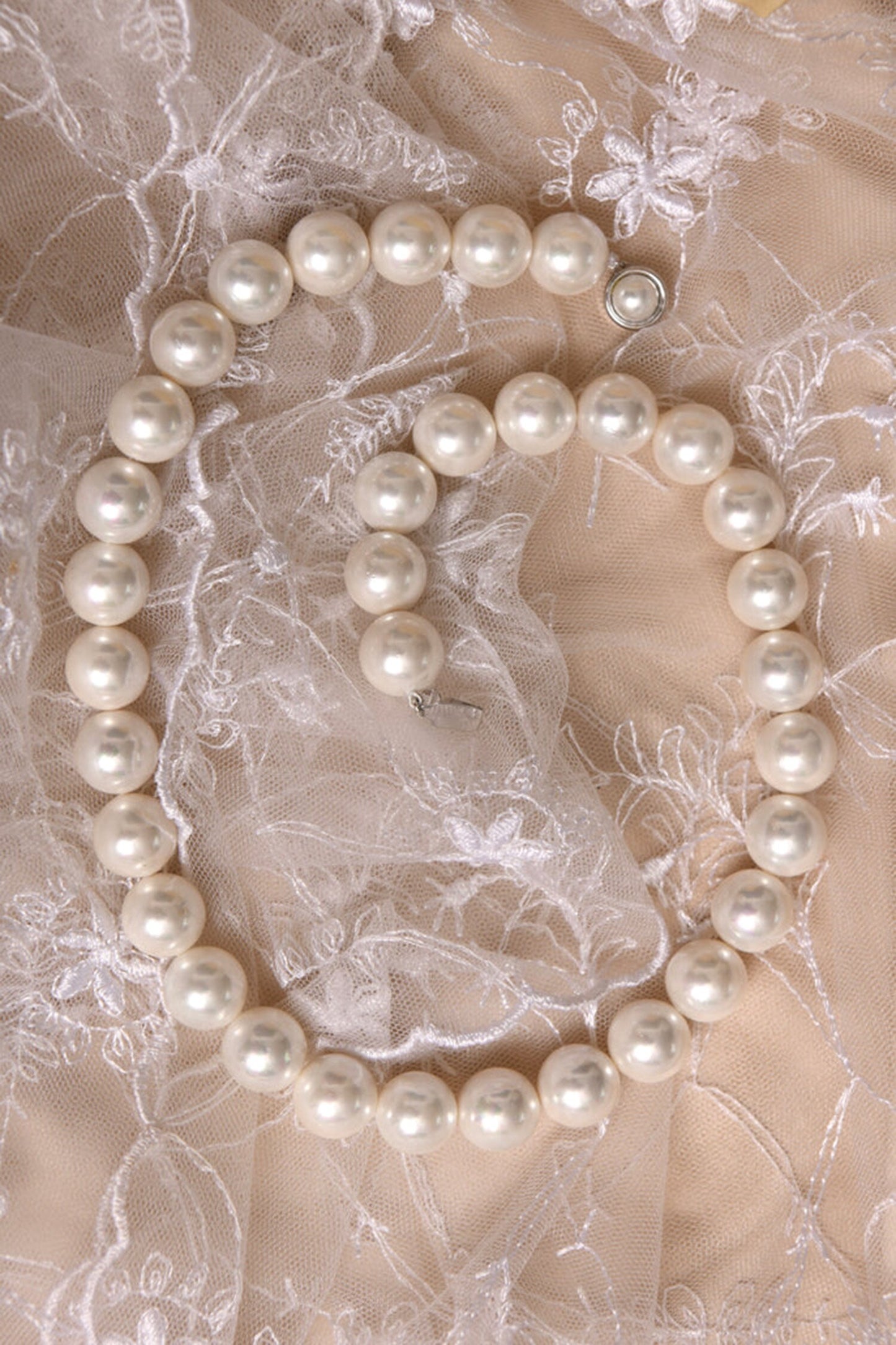 Ava Pearl Necklace 