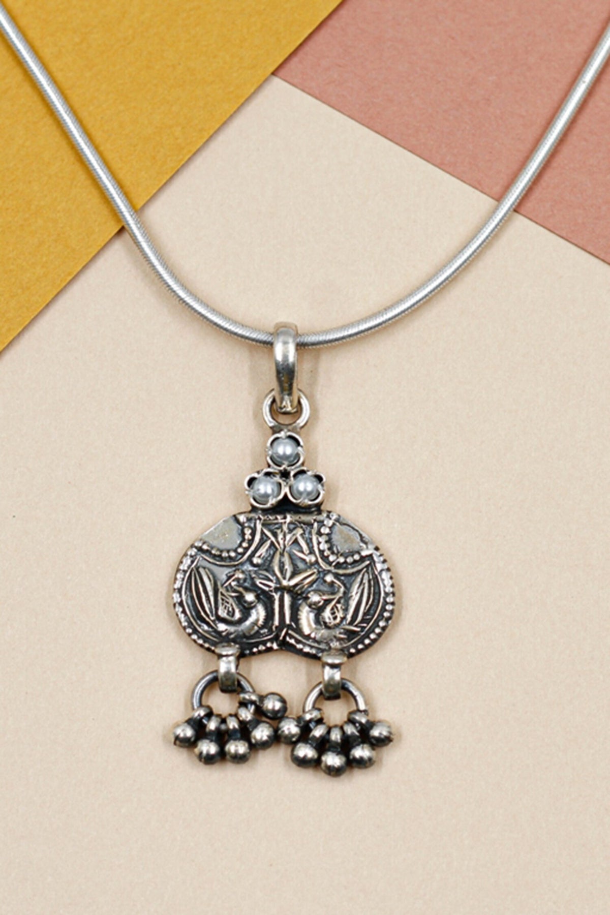 Geometric Carved Pendant Chain Necklace 