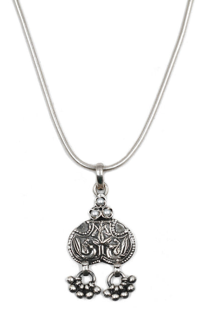 Geometric Carved Pendant Chain Necklace 