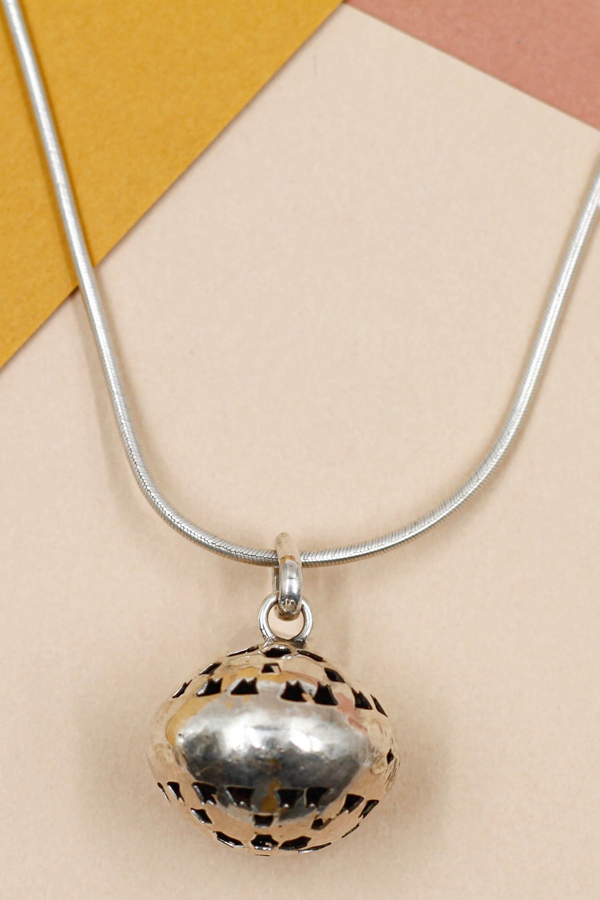 Carved Pendant Chain Necklace 