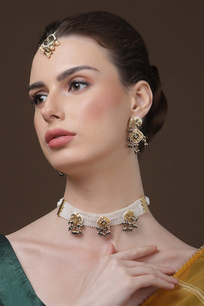 Kundan Embellished Earrings 