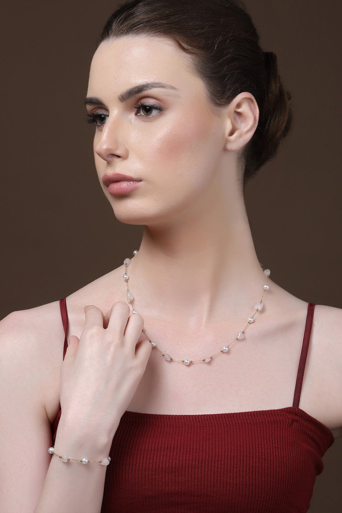Pearl Embellished Necklace 