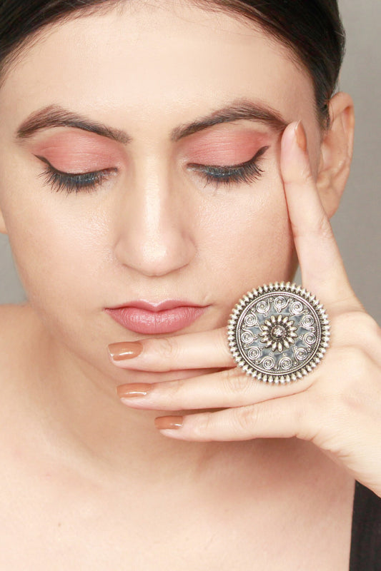 Round Floral Carved Ring 