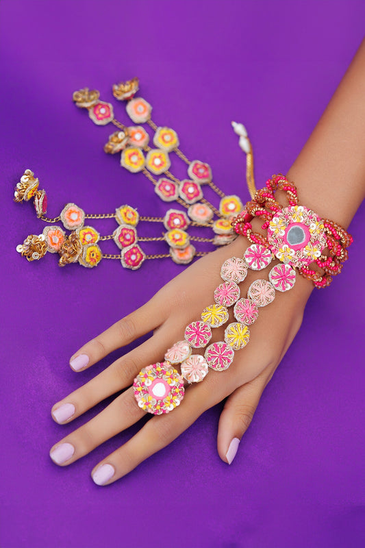 Sutradhar Floral Dabka Embroidered Haathphool 