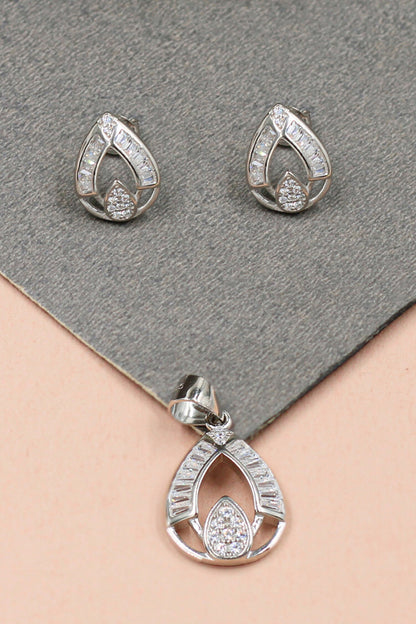 Tear Drop Embellished Pendant With Earrings 