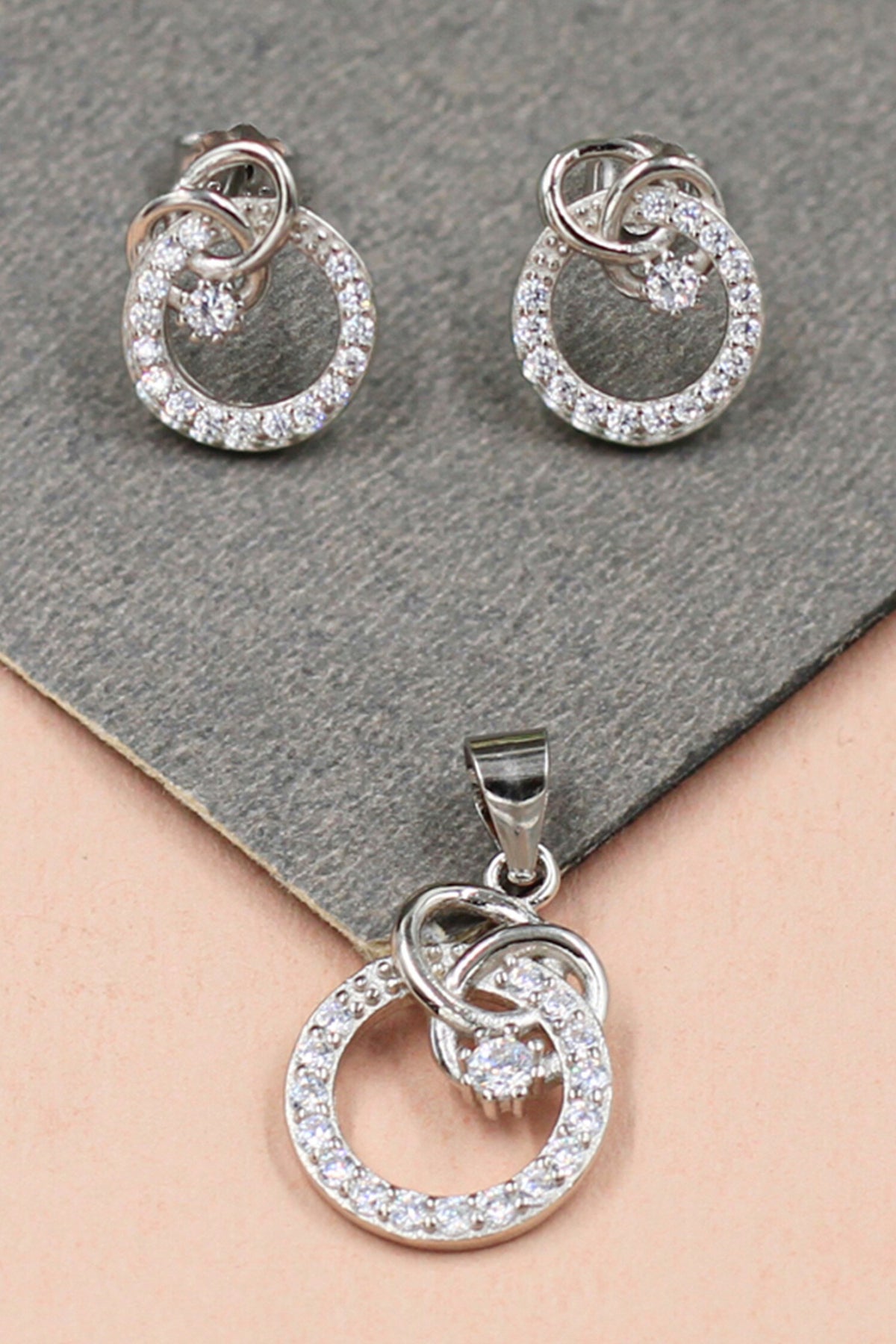 Zirconia Studded Round Pendant Set 