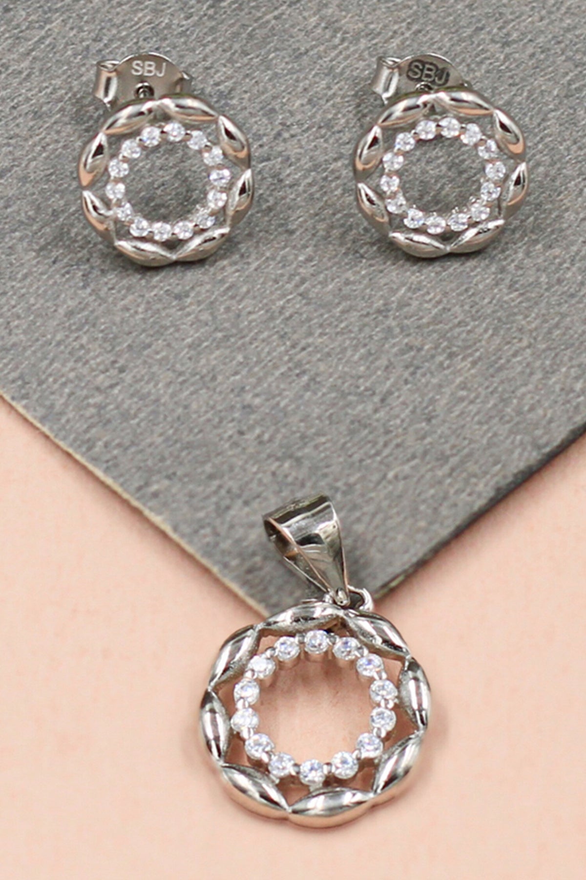 Round Stone Studded Pendant Set 