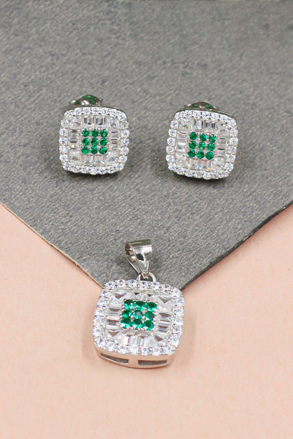 Starry Affair Square Embellished Pendant Set 