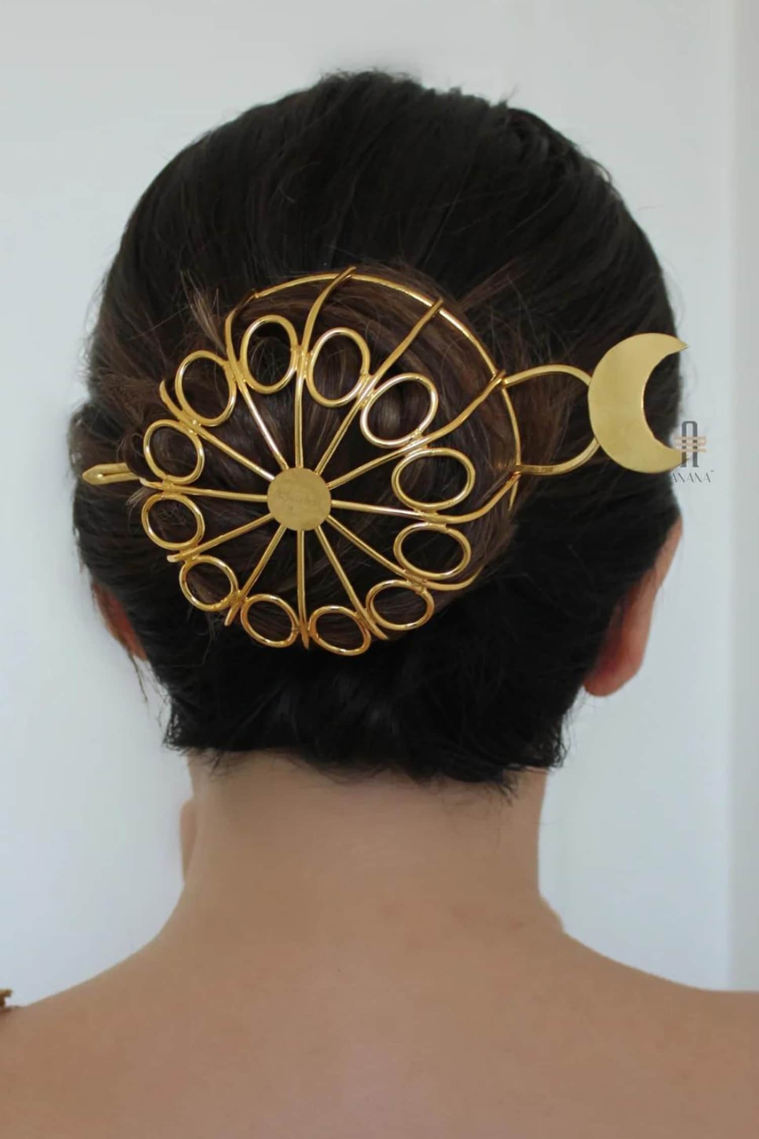 Banjara Cutwork Embellished Bun With Pin 