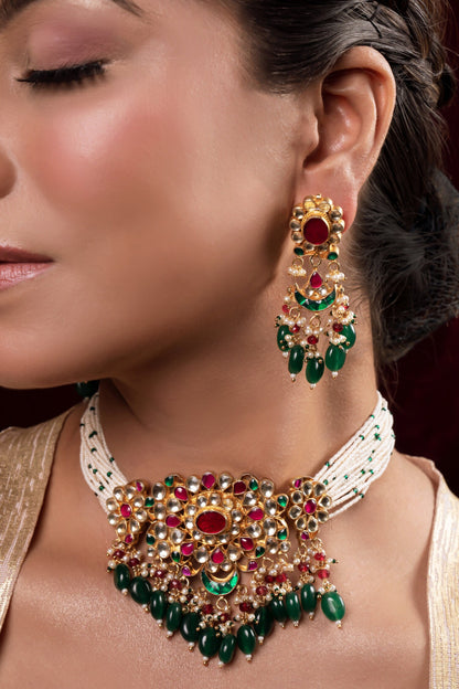 Vaidehi Kundan Embellished Choker Set 