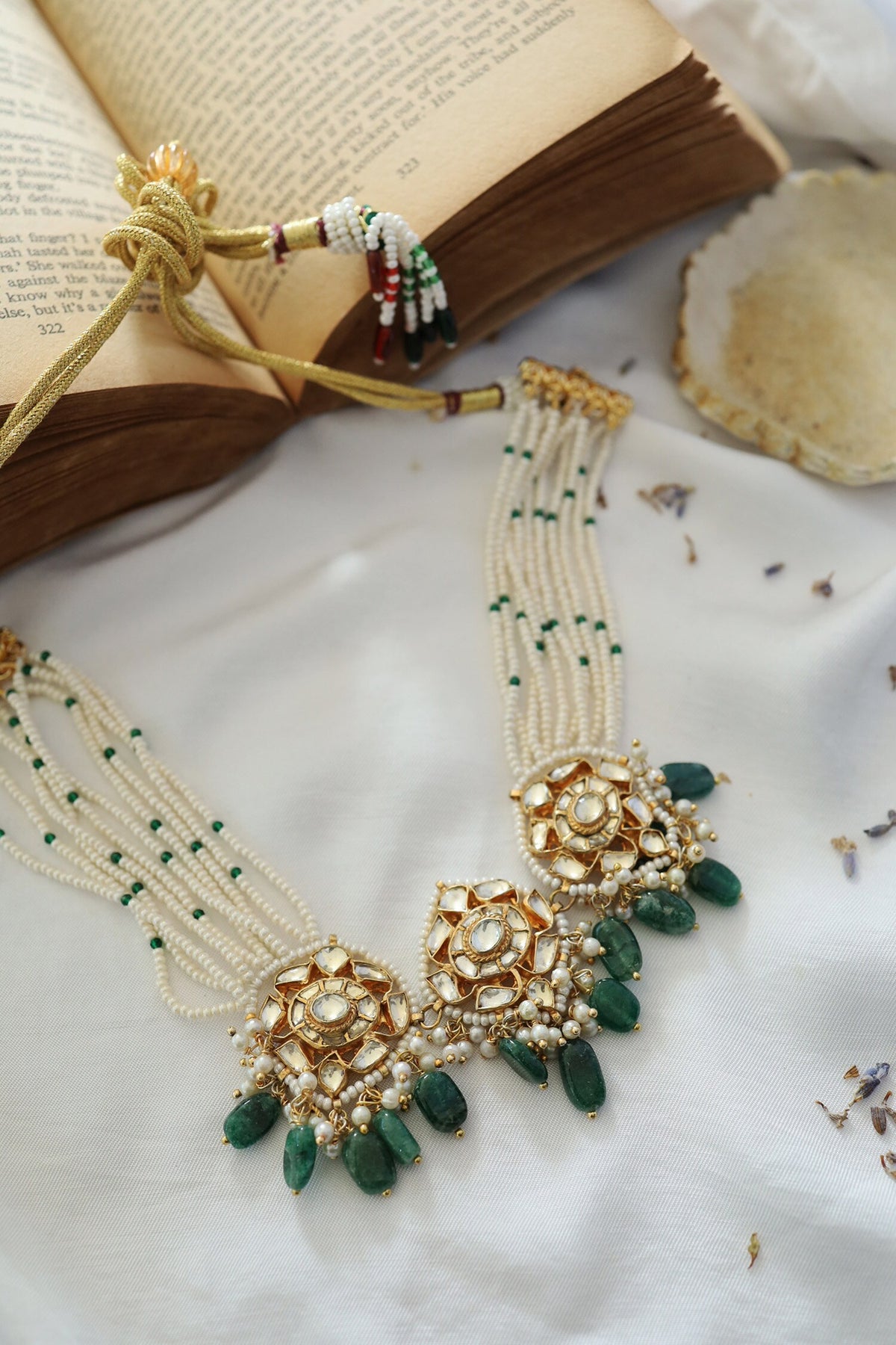 Mulan Kundan Embellished Choker 