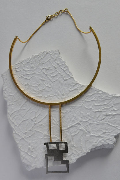 La Niut Brass Choker Necklace 