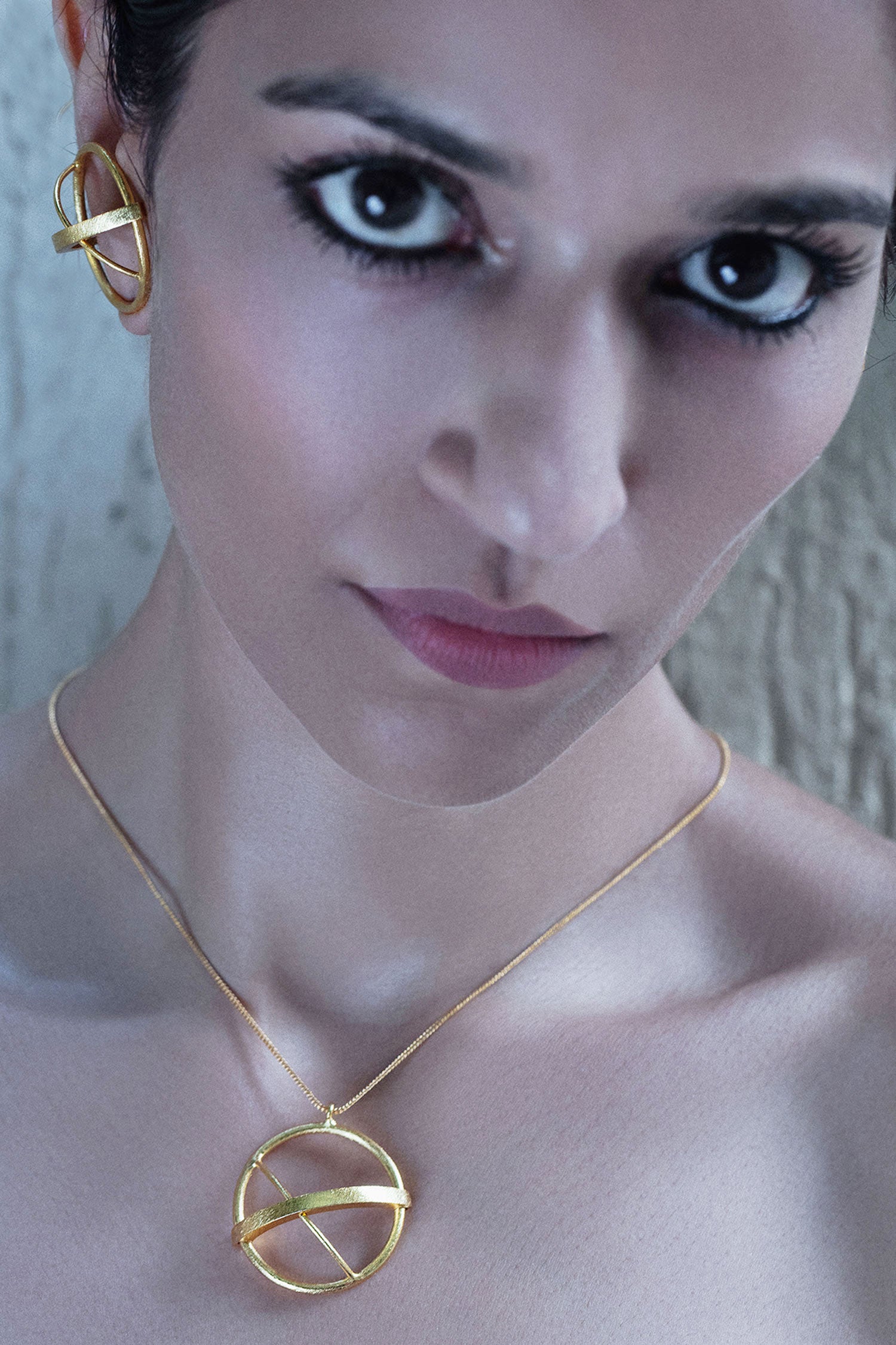 Nia Geometric Carved Charm 