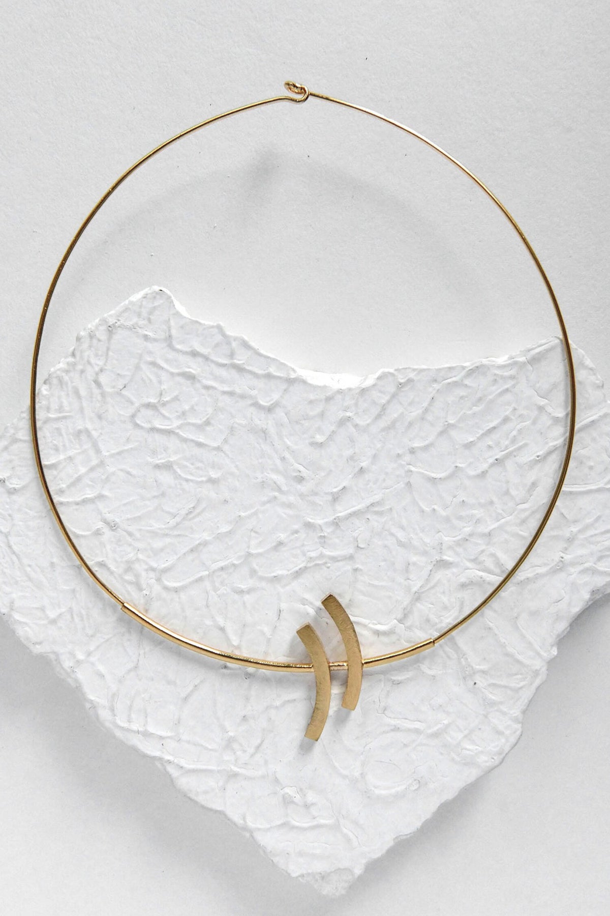 Mahhala Geometric Carved Choker 
