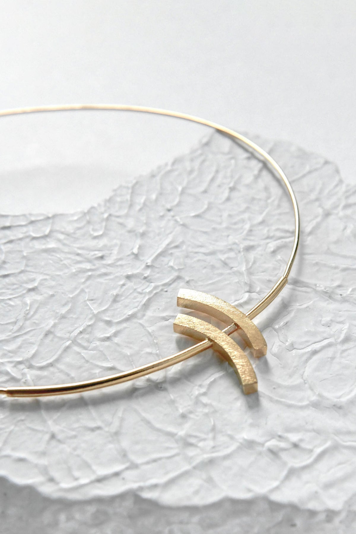 Mahhala Geometric Carved Choker 