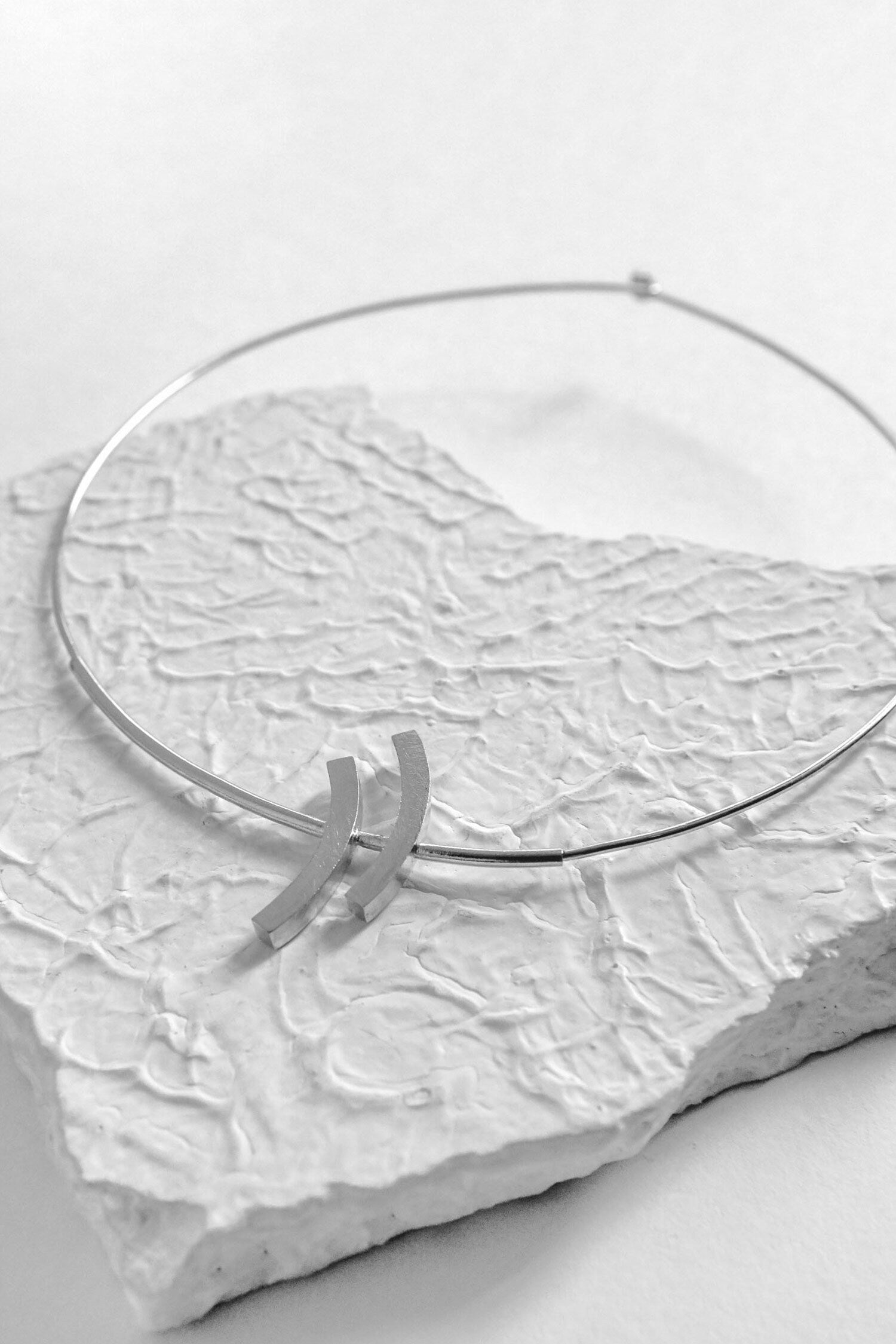 Mahhala Stripe Carved Choker 