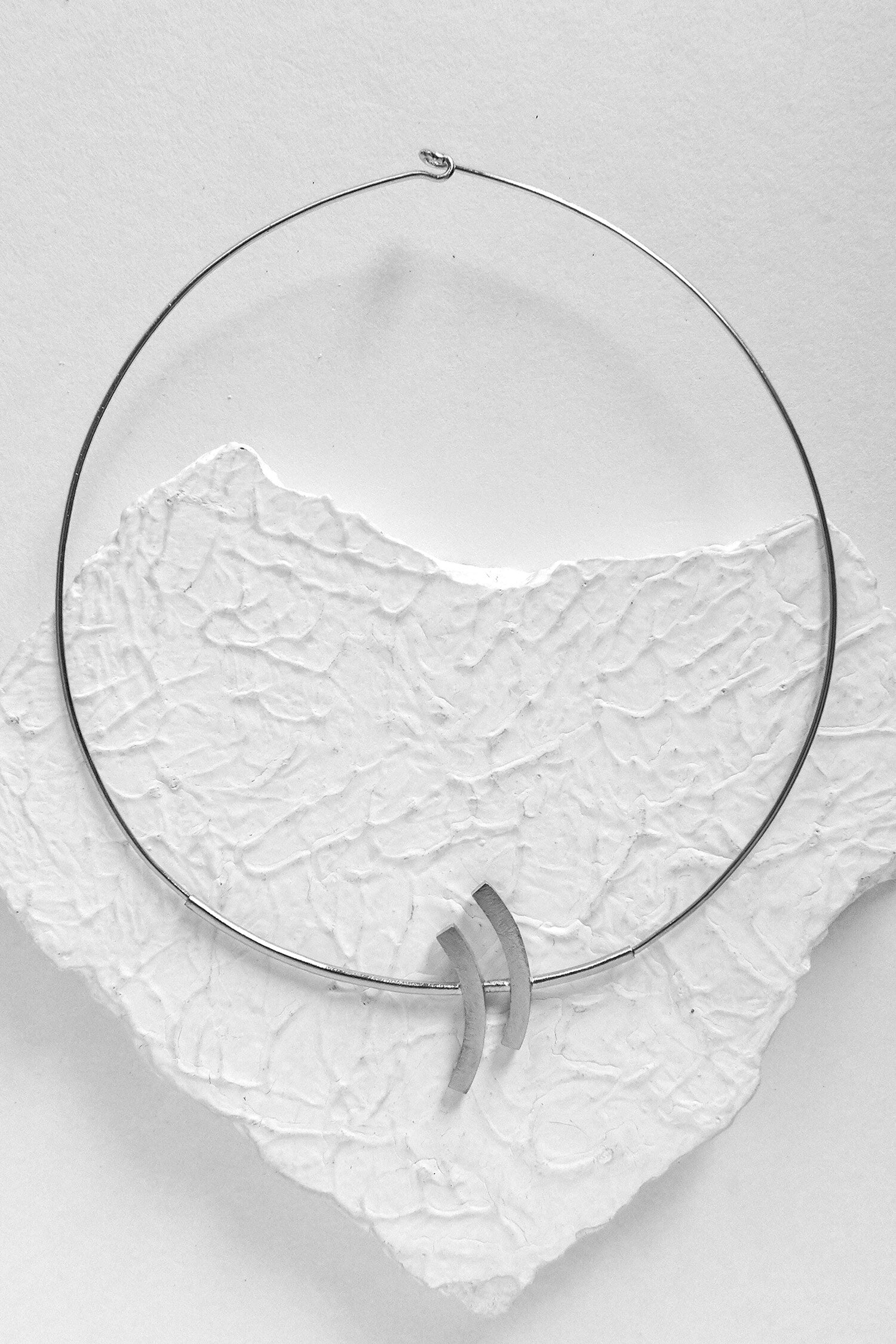 Mahhala Stripe Carved Choker 