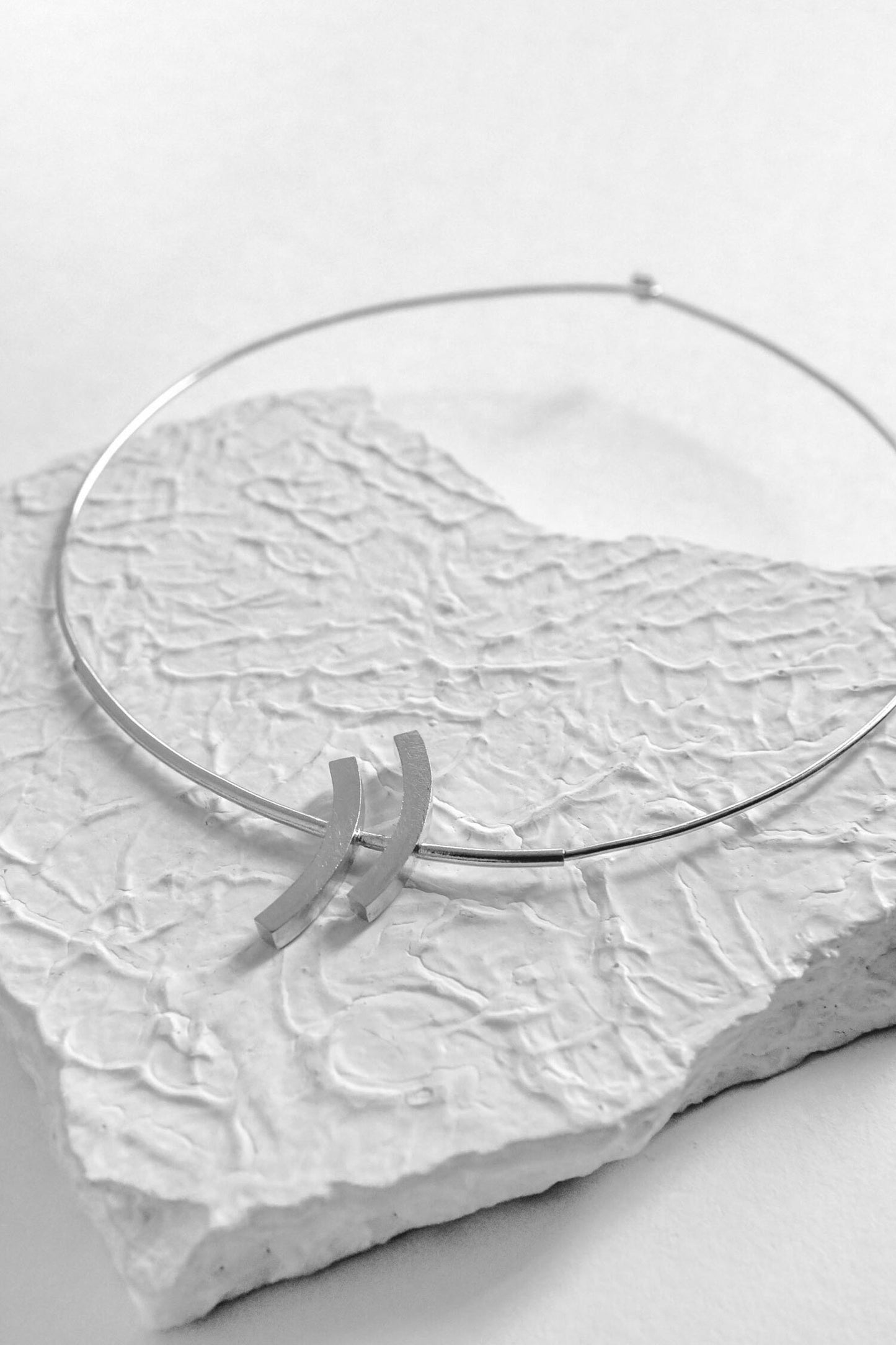 Mahhala Stripe Carved Choker 