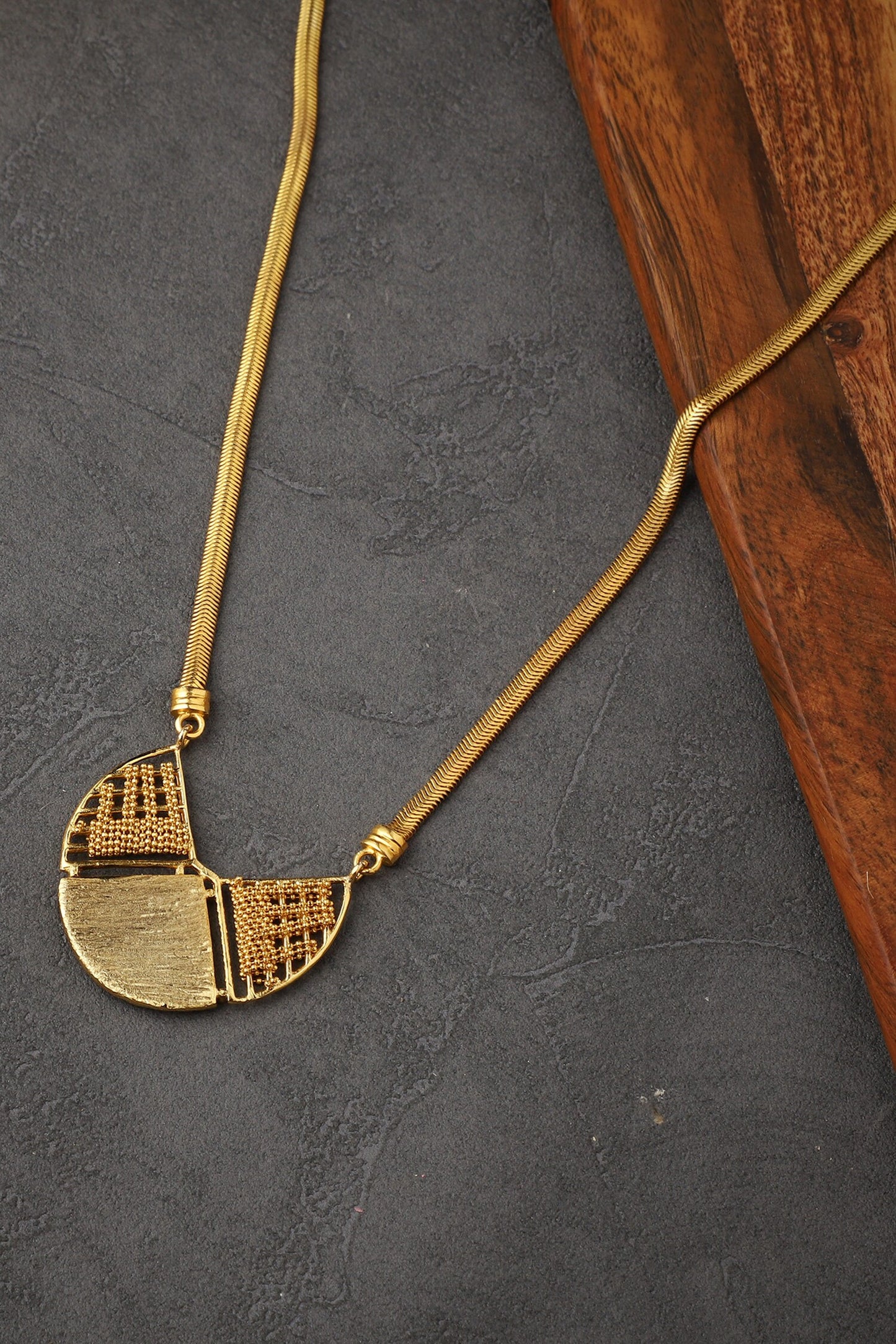 Maze Interwine Long Necklace 