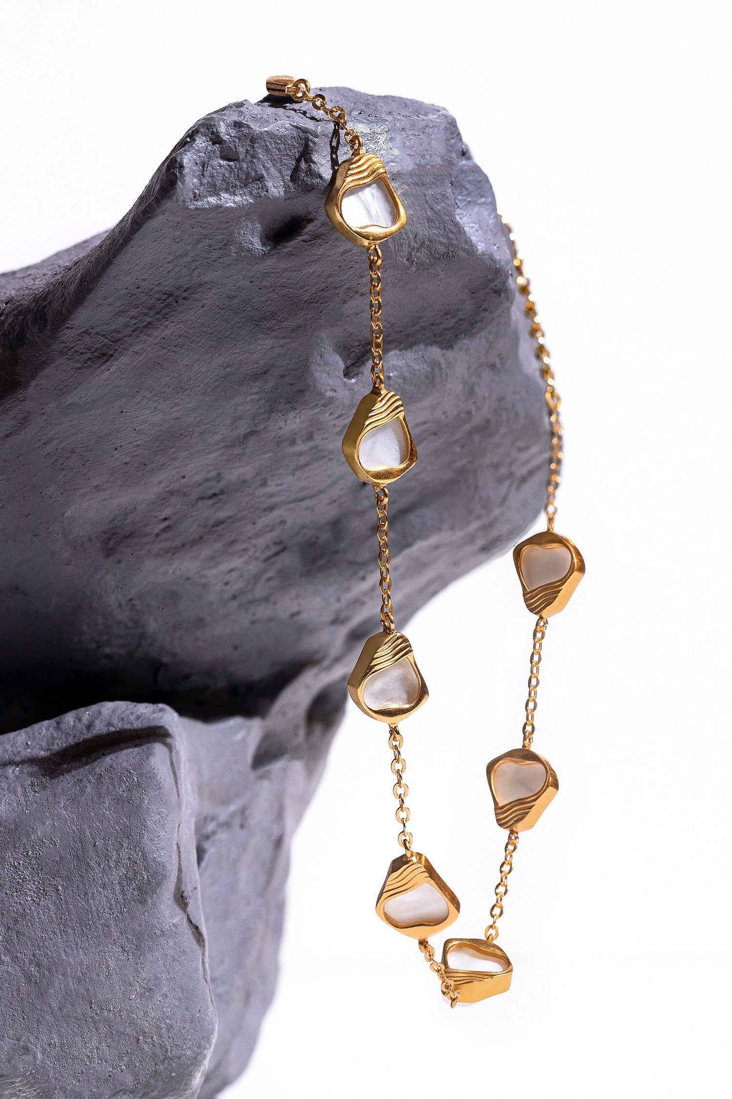 Ibu Stone Embellished Chain Necklace 