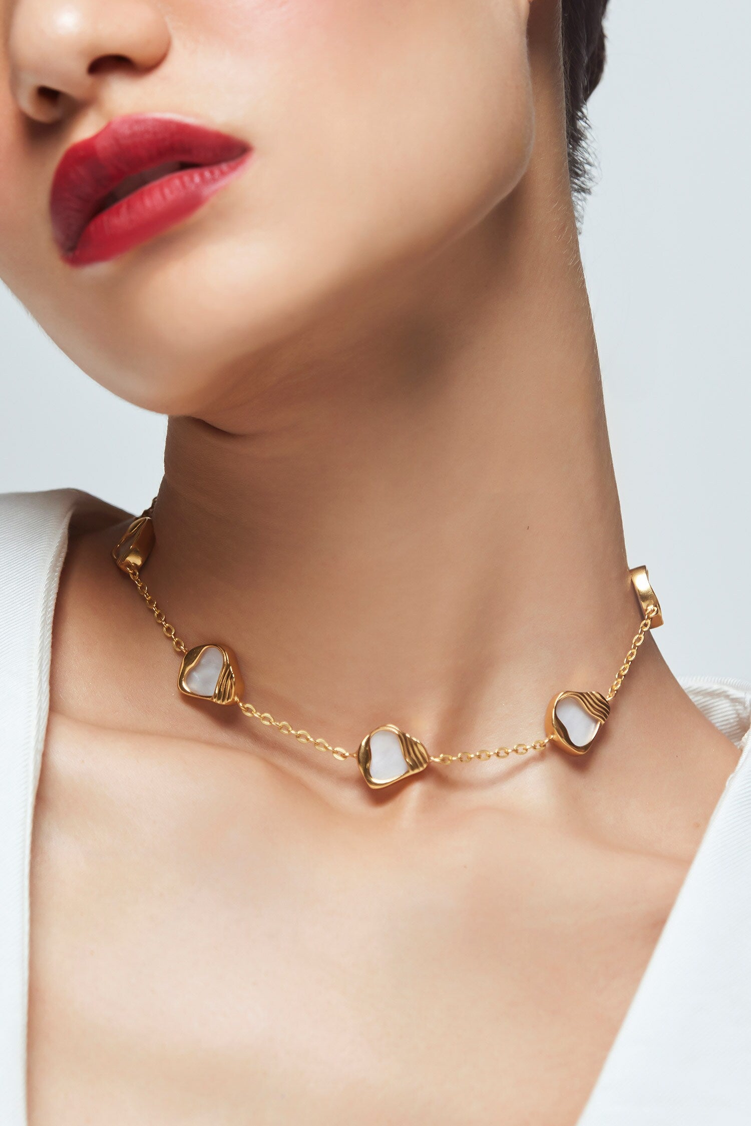 Ibu Stone Embellished Chain Necklace 