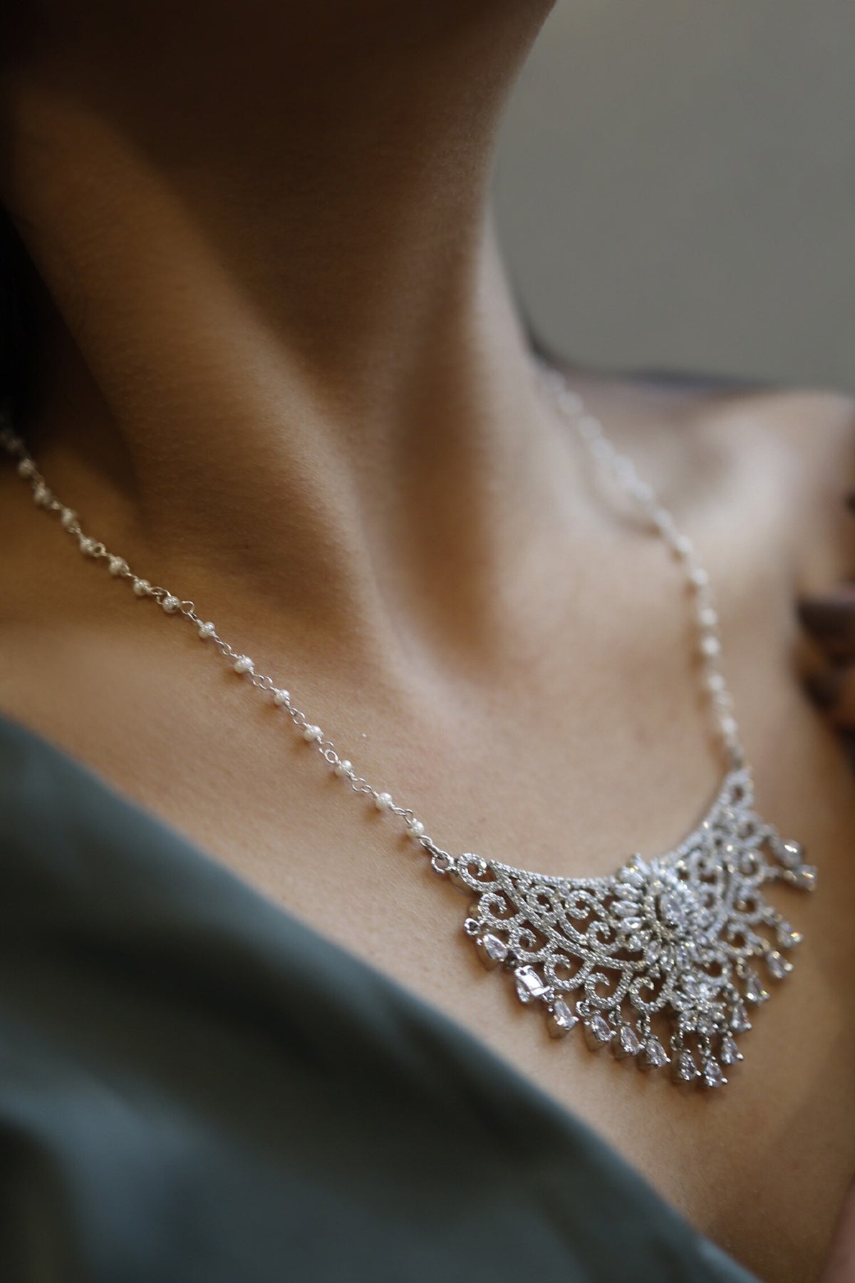 Faux Diamond Embellished Pendant Necklace 