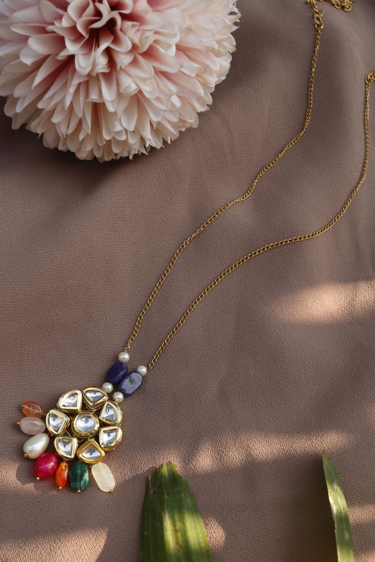 Kundan Embellished Pendant Necklace 