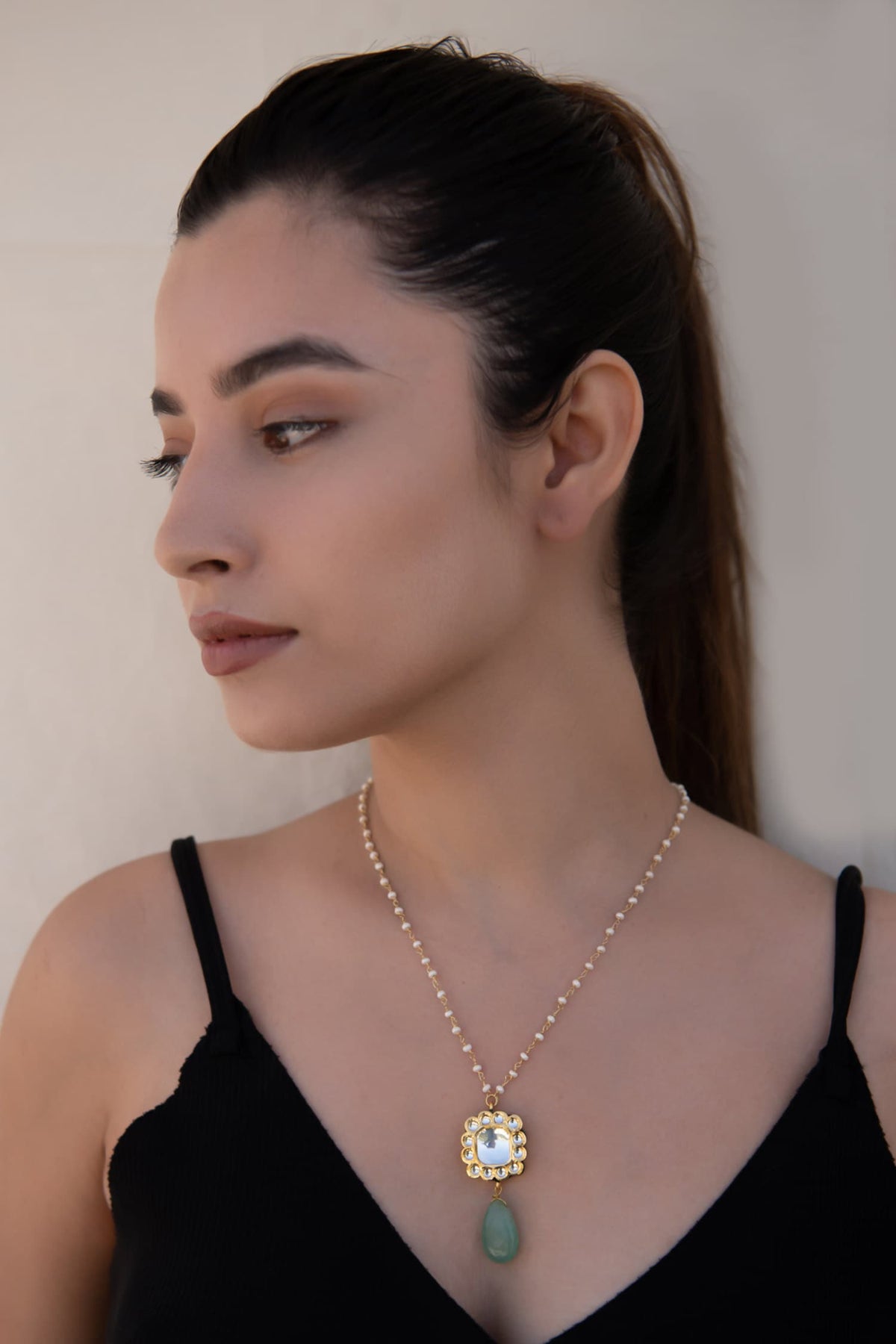 Kundan Embellished Pendant Necklace 