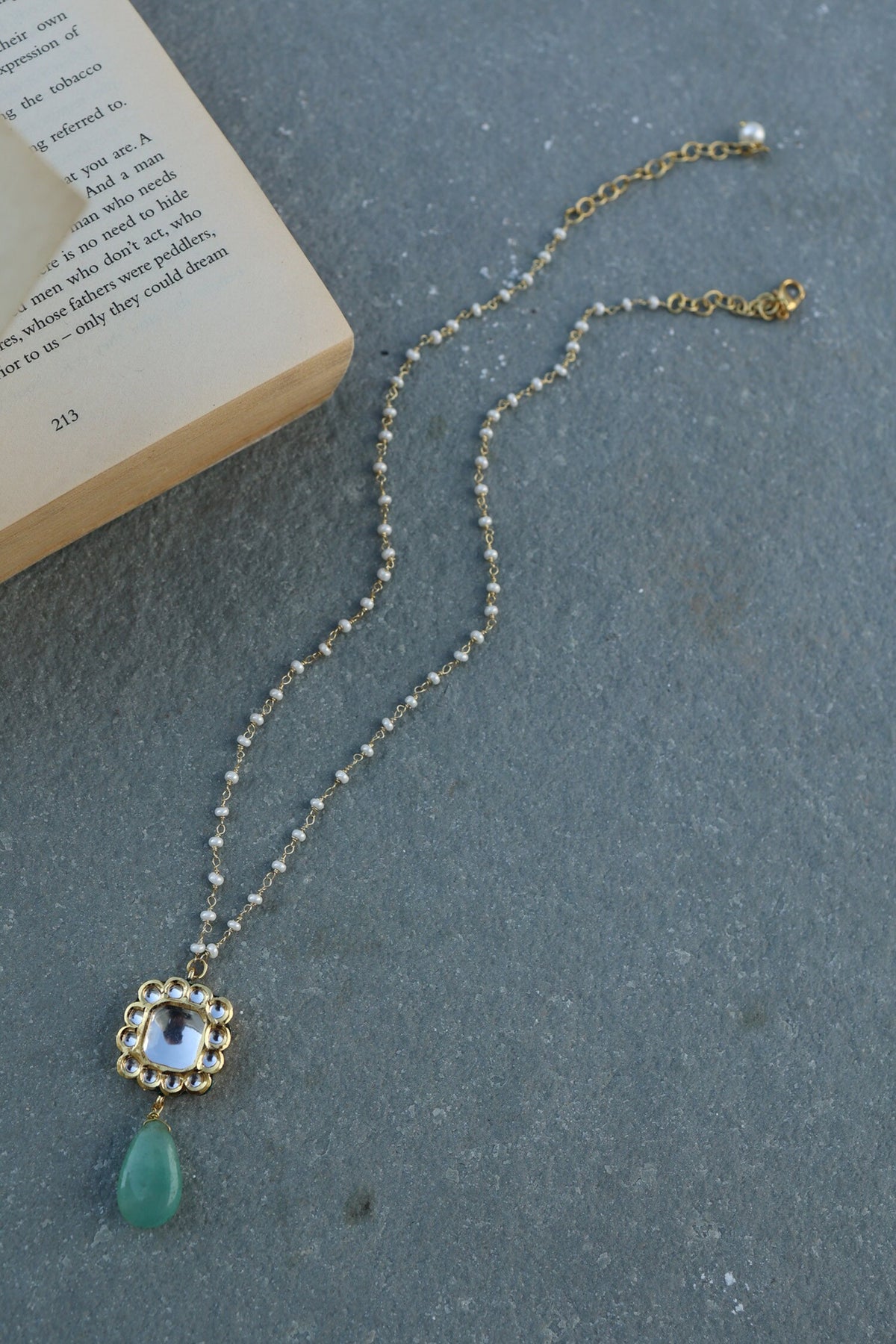 Kundan Embellished Pendant Necklace 