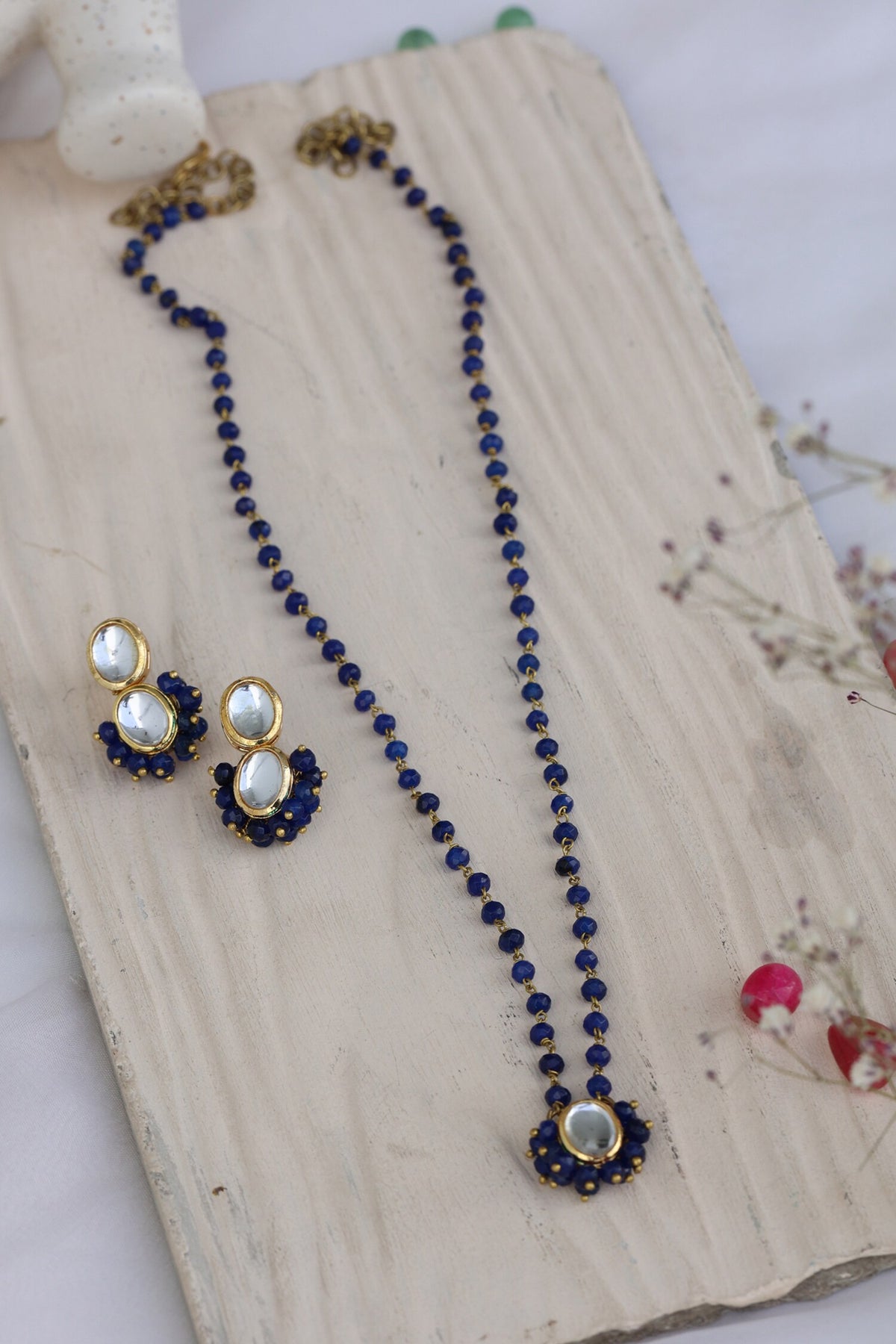 Kundan Embellished Pendant Necklace Set 