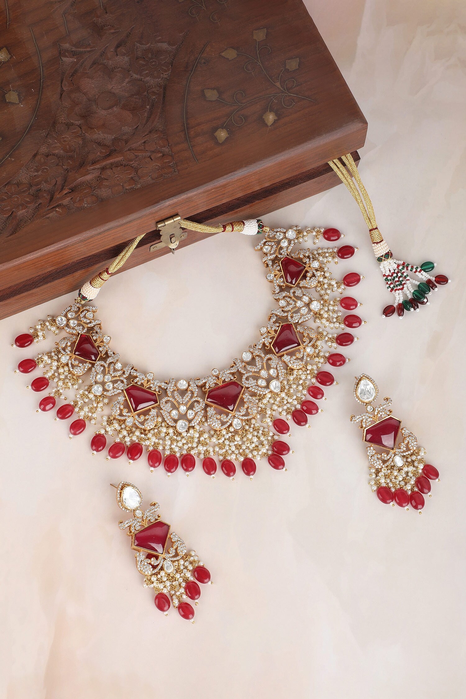 Diamond Carved Cutwork Necklace Set 