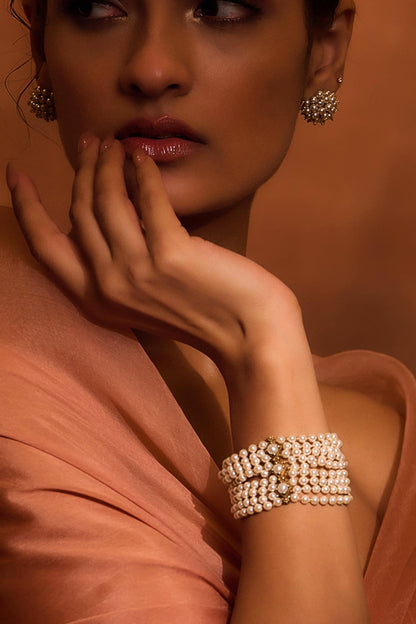 Layered Pearl String Bracelet 