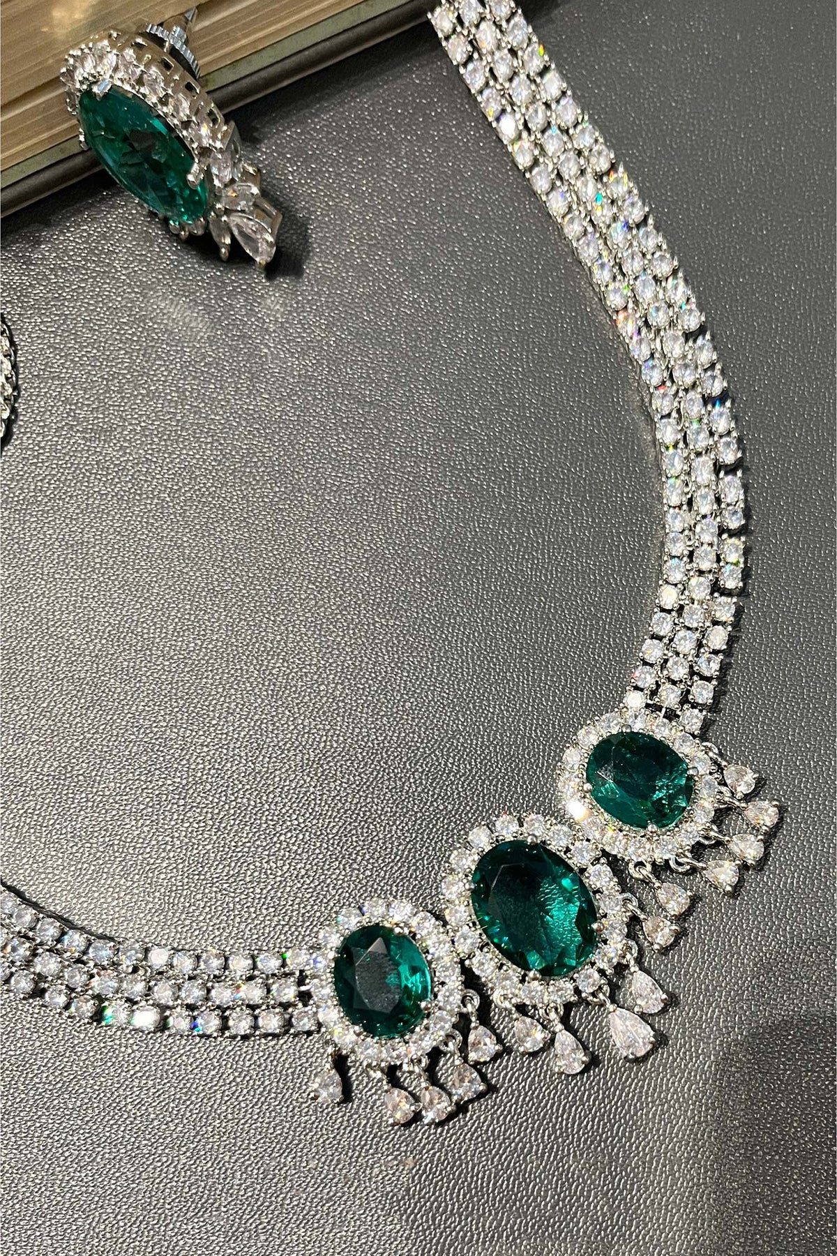 Zirconia Embellished Pendant Choker Set 