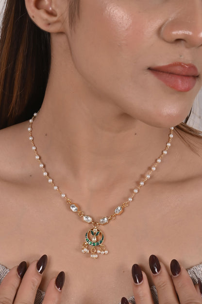 Beads Embellished Pendant Necklace 