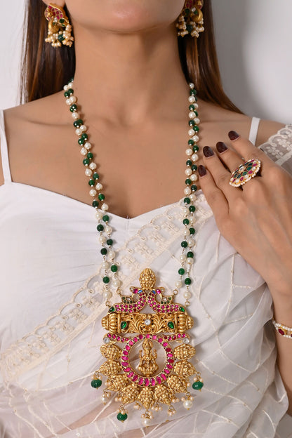 Kundan & Beads Embellished Pendant Necklace Set 