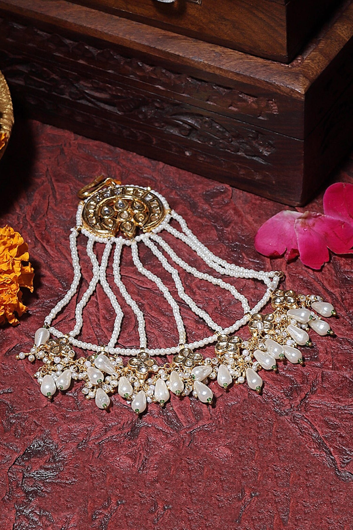 Kundan Chaand Embellished Passa 
