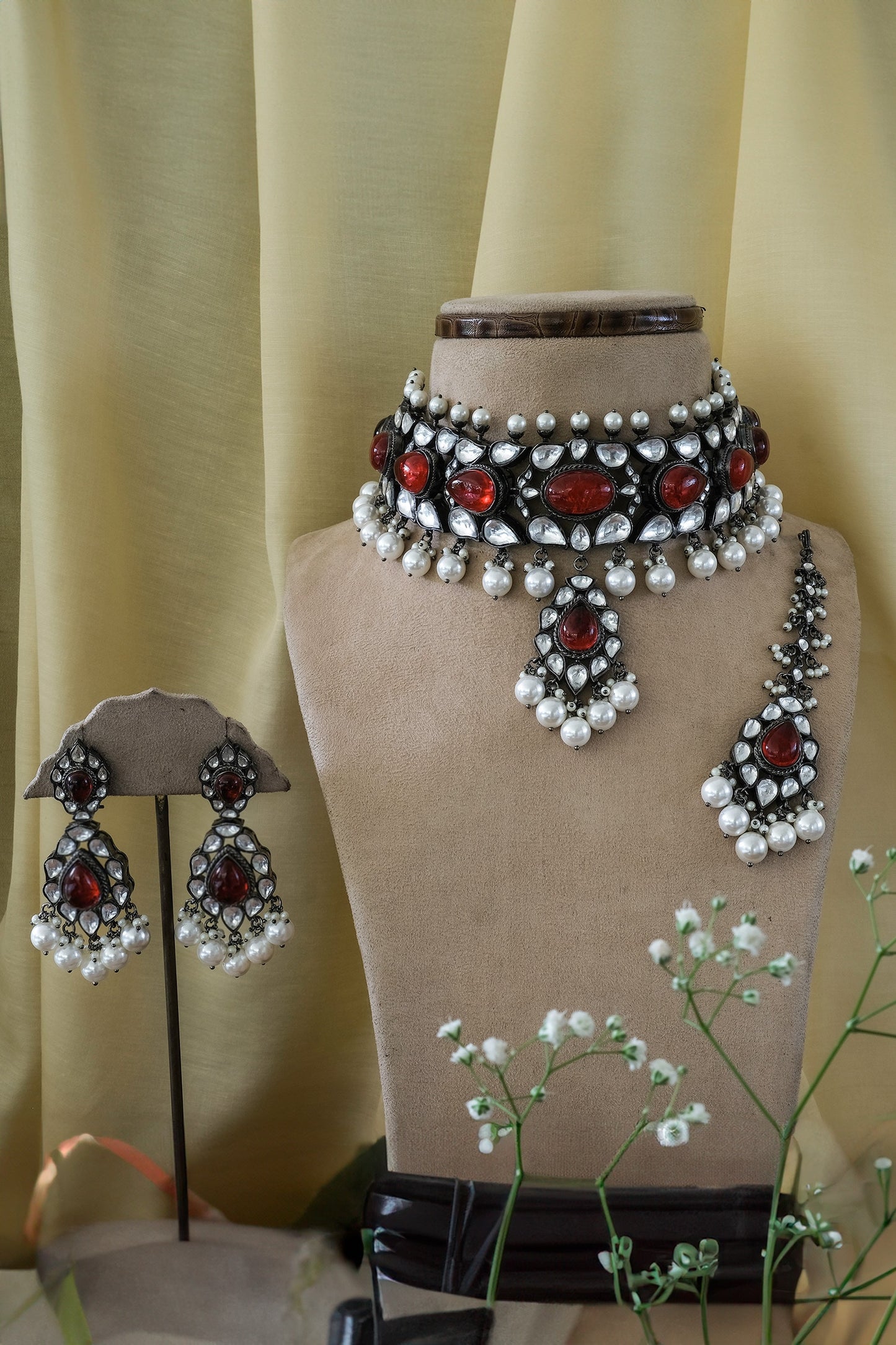 Leaf Carved Choker Set 