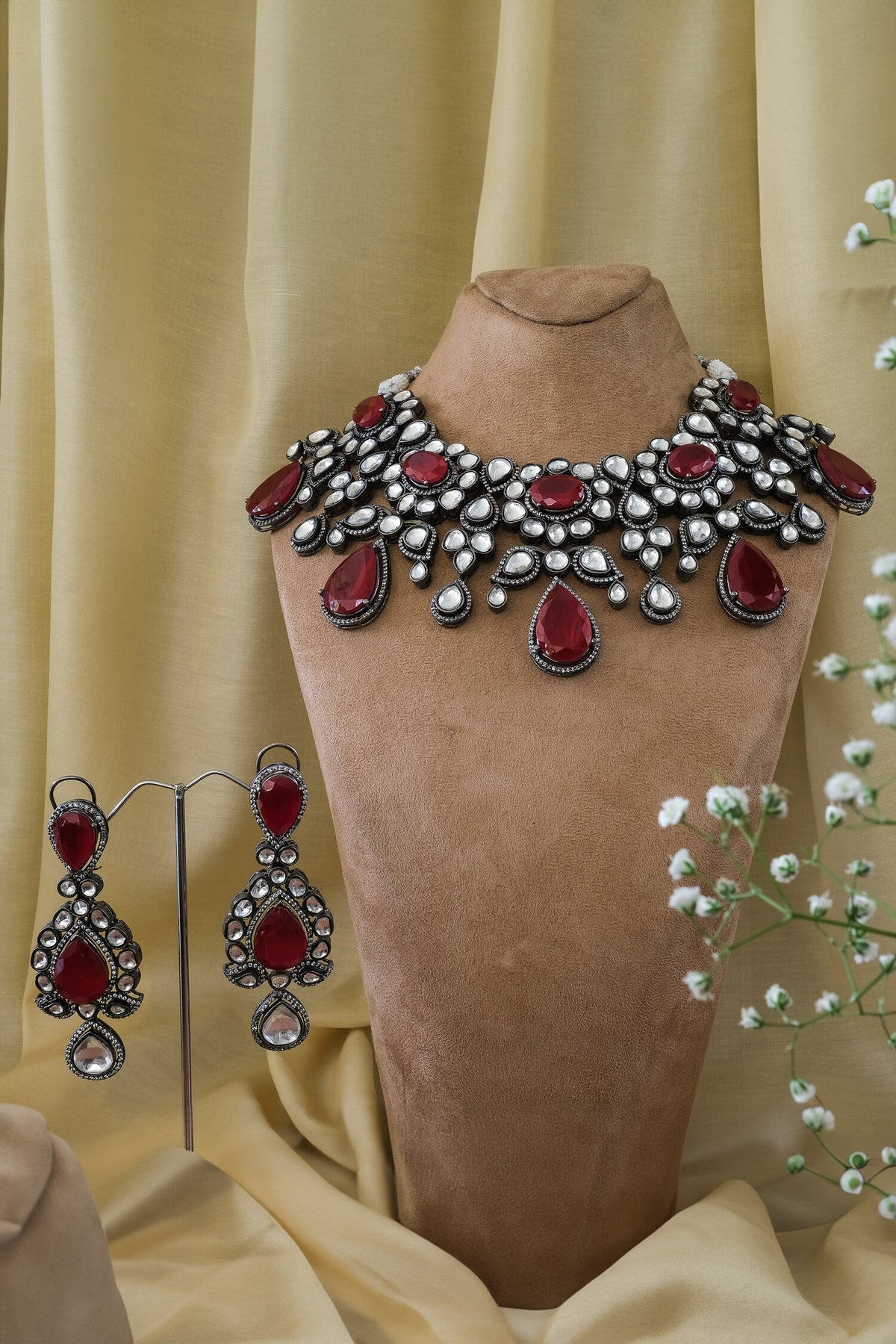 Paisley Carved Choker Set 