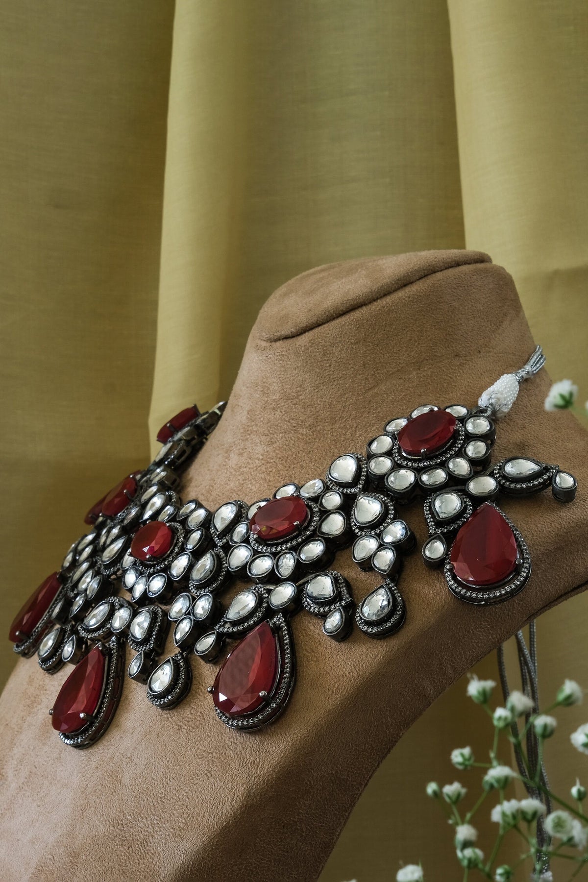 Paisley Carved Choker Set 