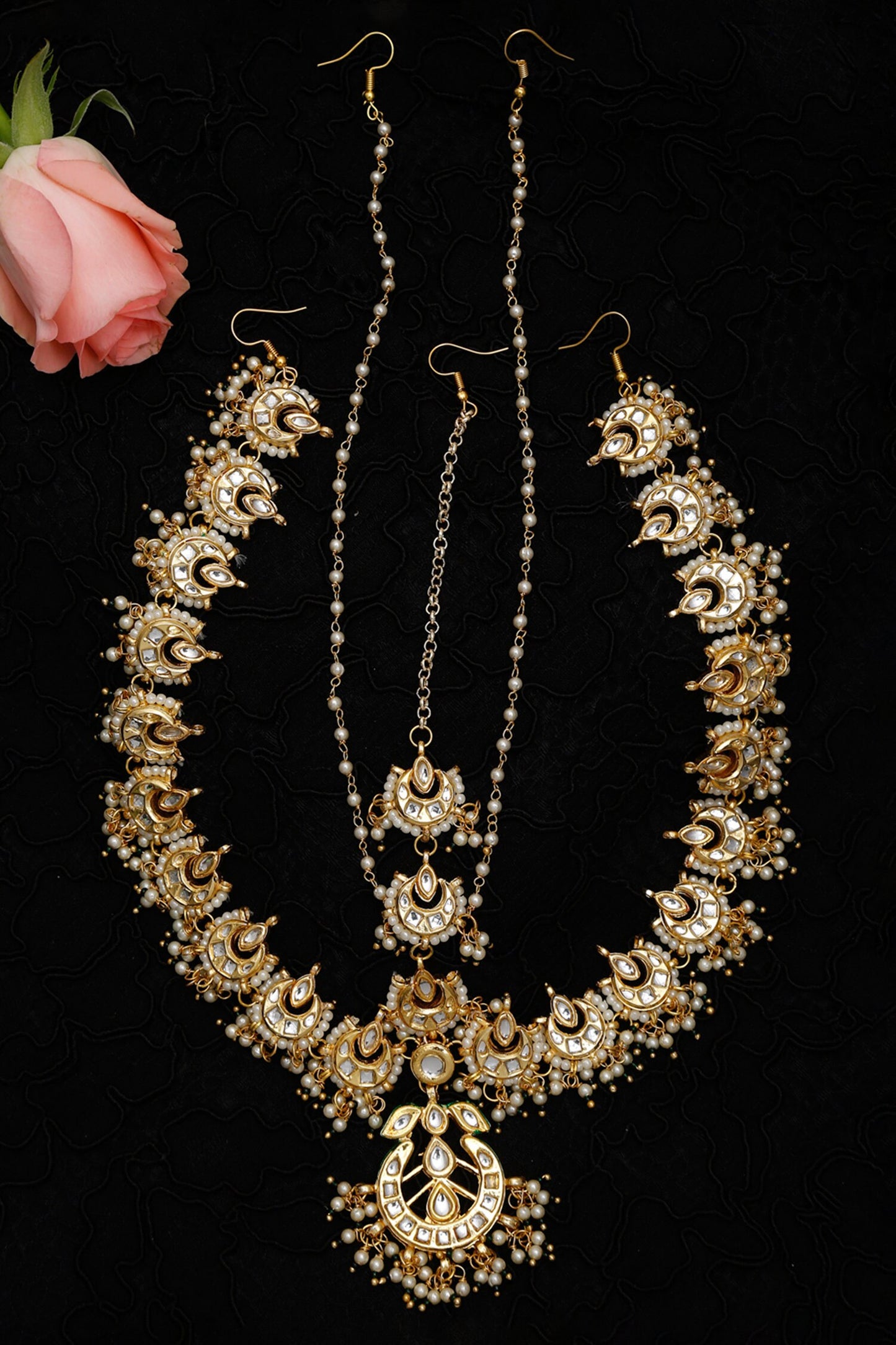 Kundan Hand Embellished Maharani Mathapatti 
