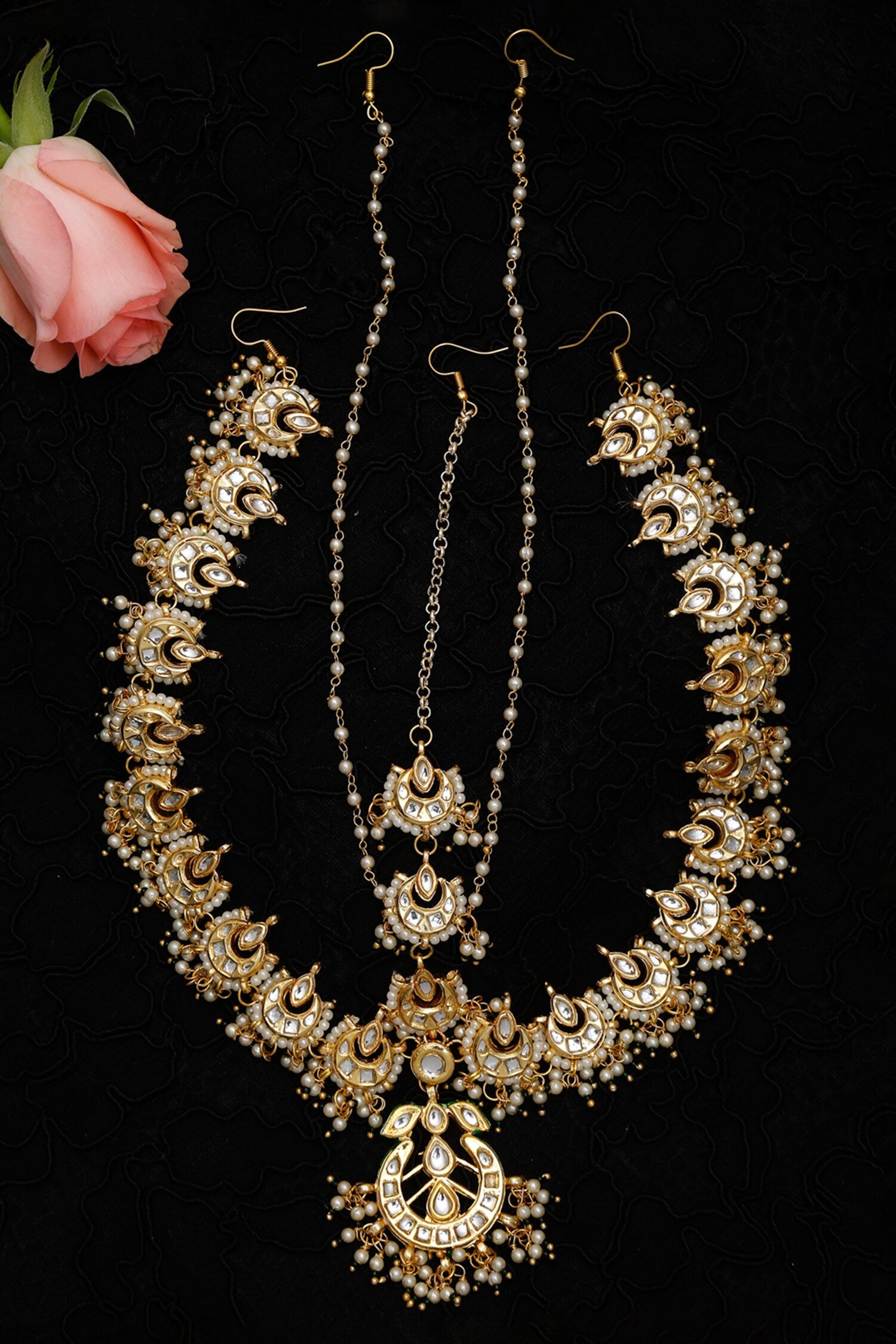 Kundan Hand Embellished Maharani Mathapatti 