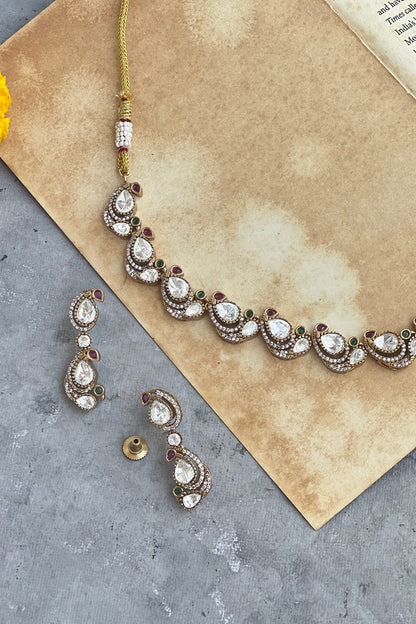 Paisley Carved Choker Set 