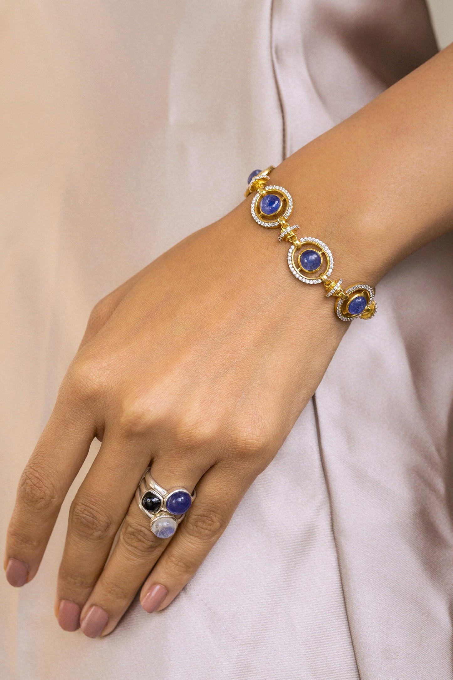 Linked Circular Carved Bracelet 