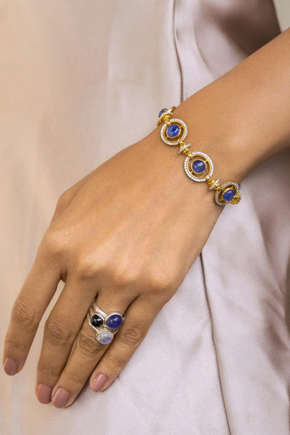 Linked Circular Carved Bracelet 