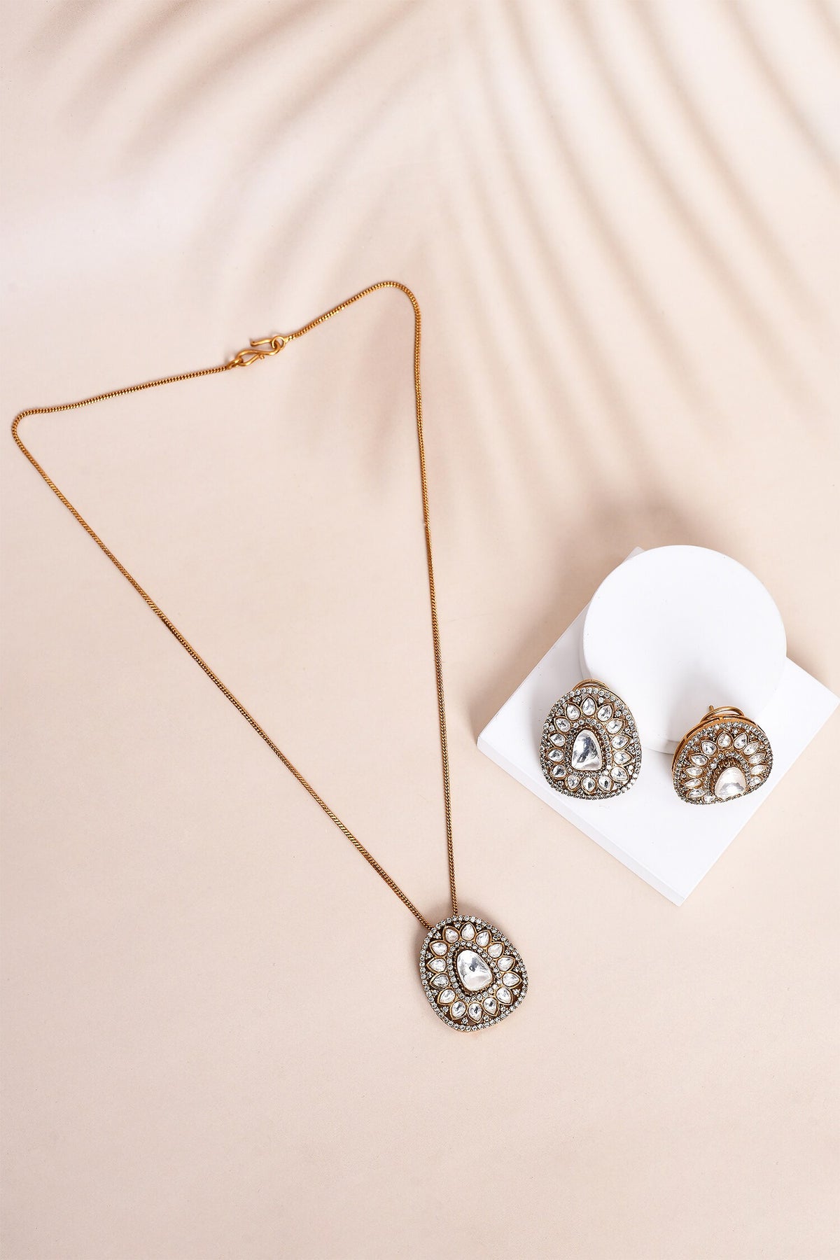 Embellished Pendant Necklace Set 