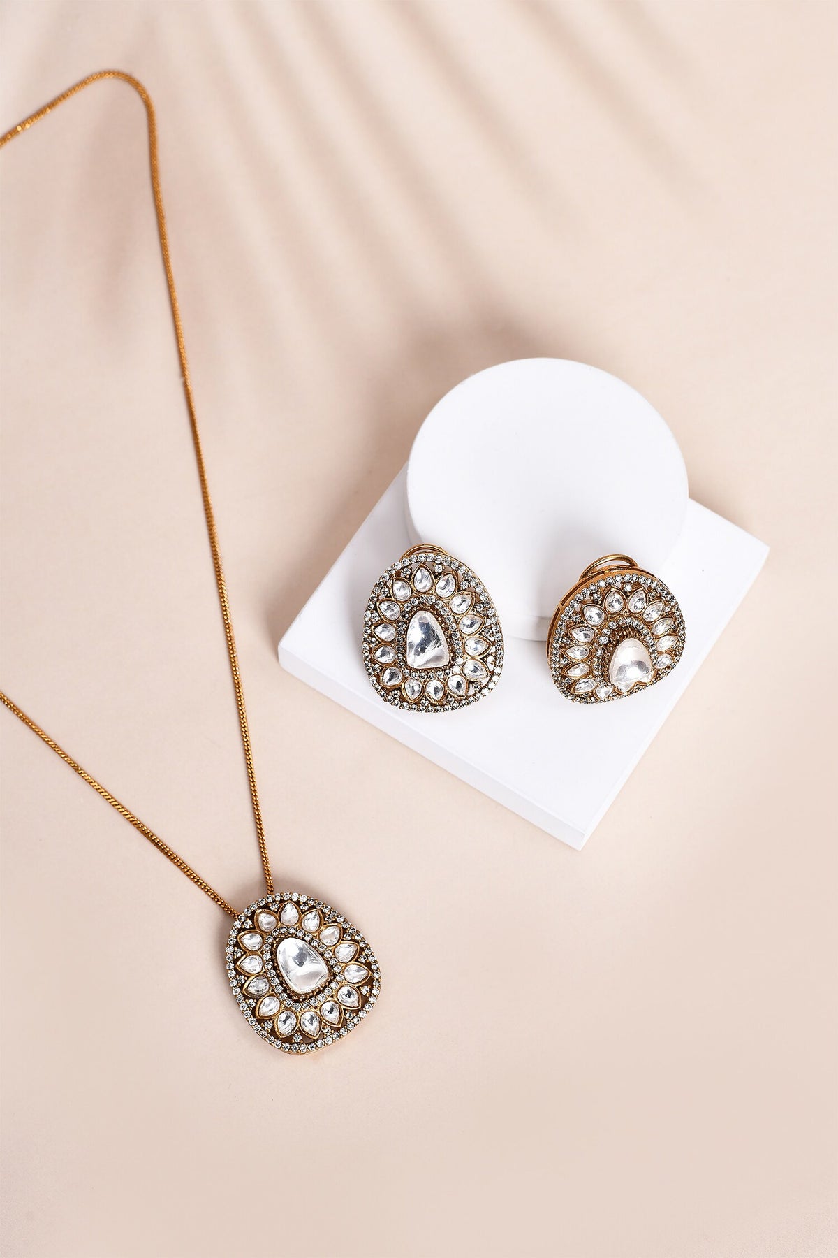 Embellished Pendant Necklace Set 