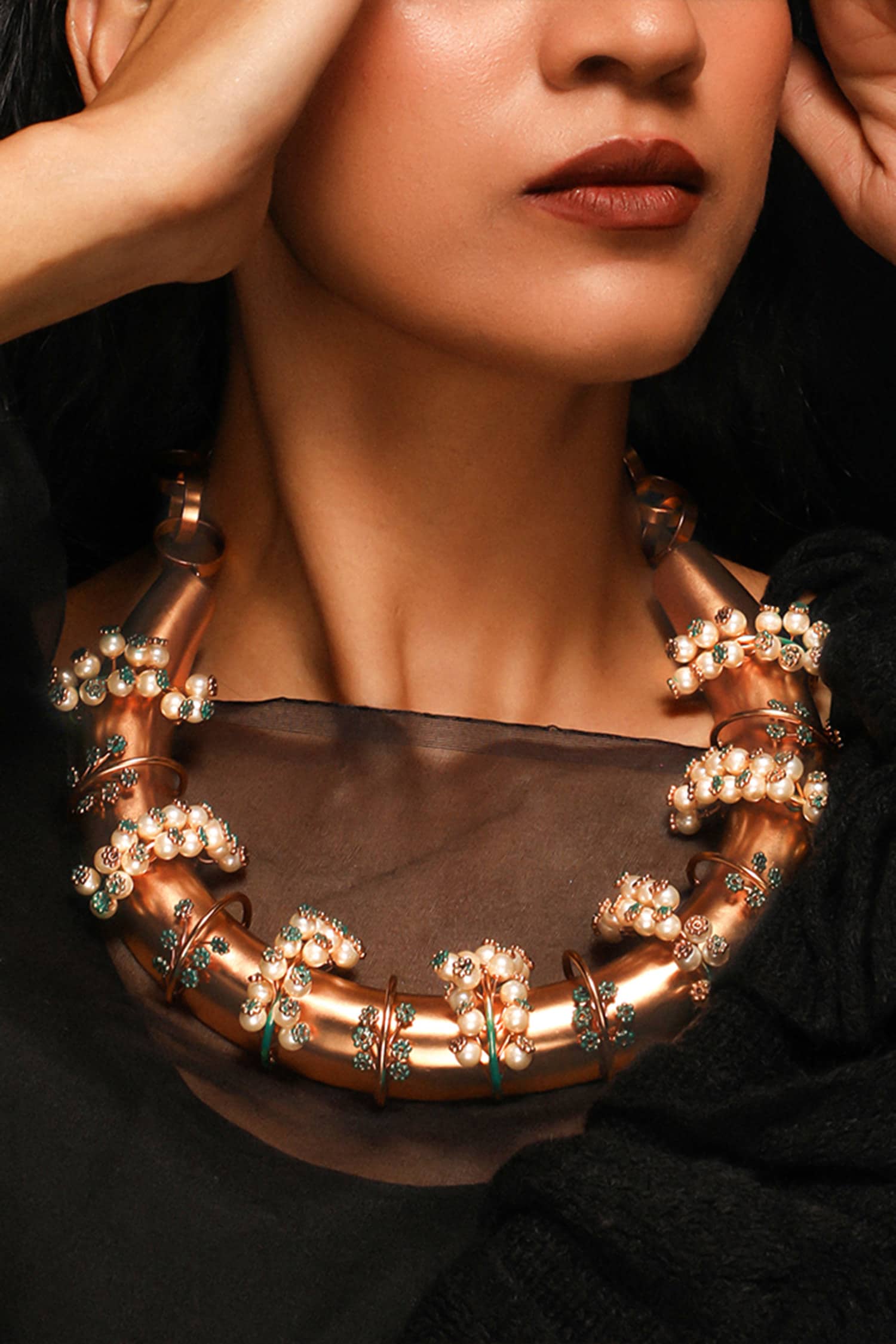Emerald Serpentine Embellished Kanthi Necklace 