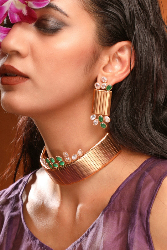 Cosmic Wreath Ribbon Emerald Choker 