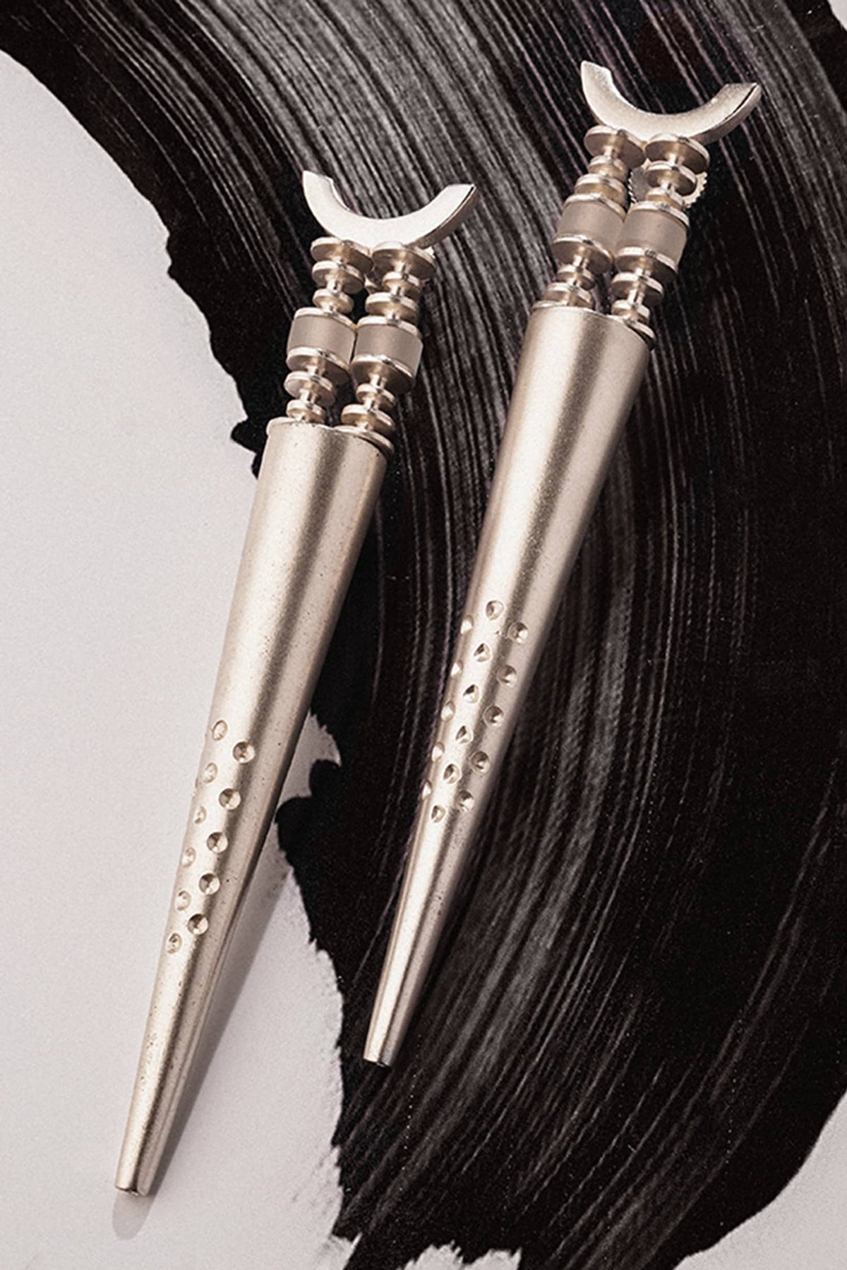 Candlelight Spike Carved Earrings 