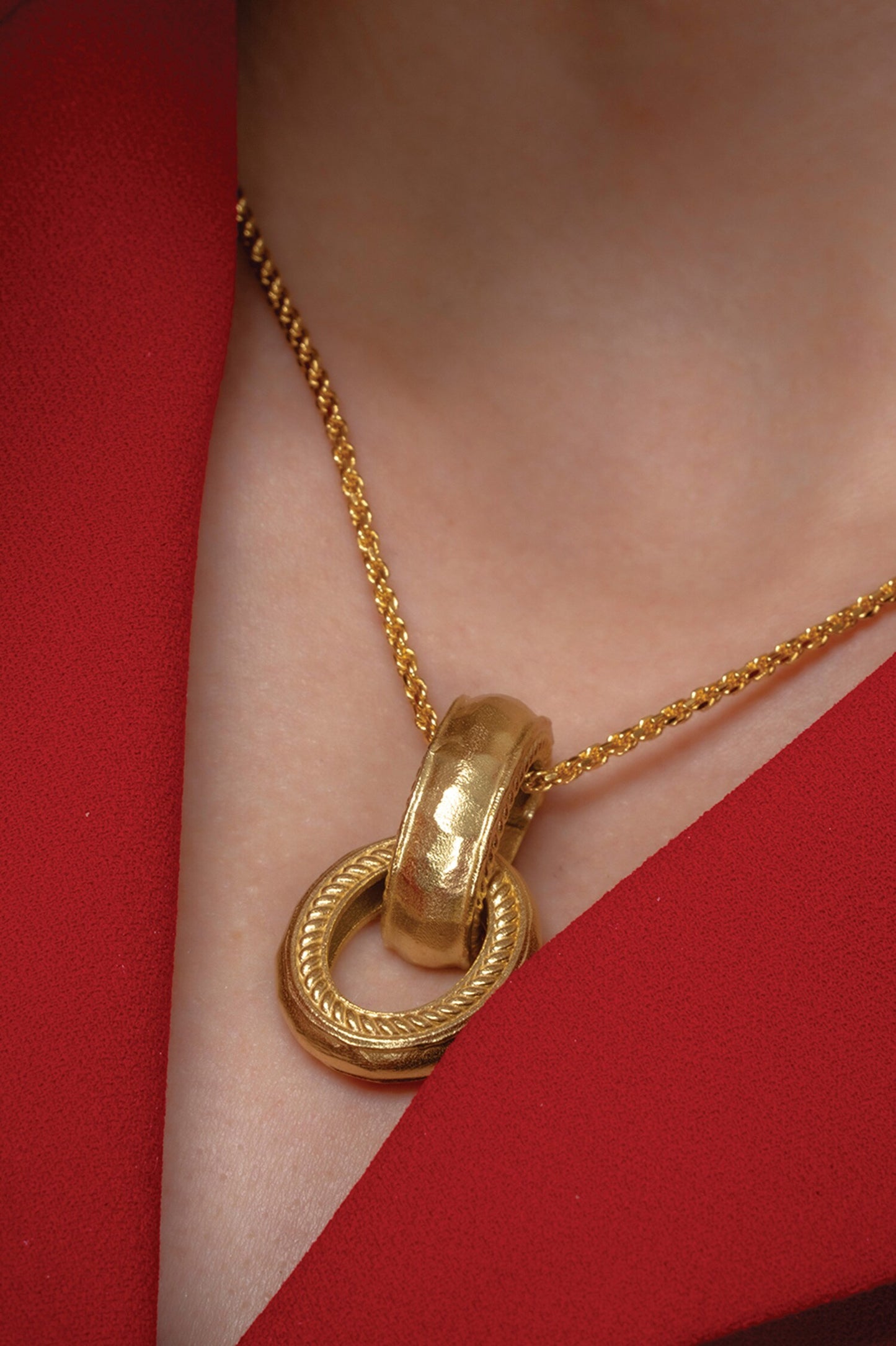 Chunky Interloop Pendant Necklace 